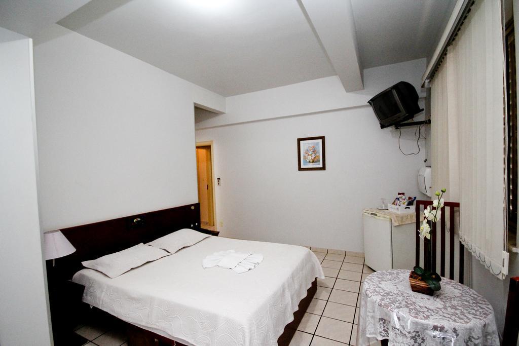 אסיס Alpha Ville Hotel חדר תמונה