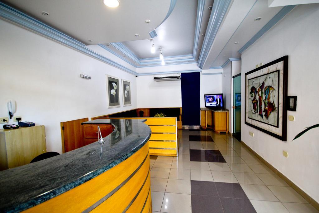 אסיס Alpha Ville Hotel מראה חיצוני תמונה