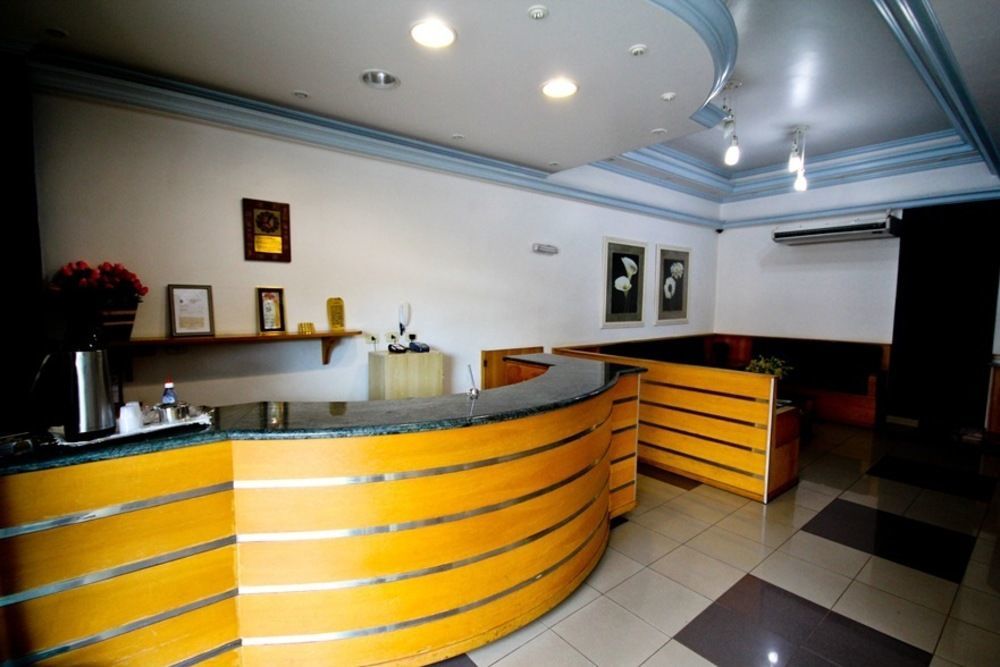 אסיס Alpha Ville Hotel מראה חיצוני תמונה