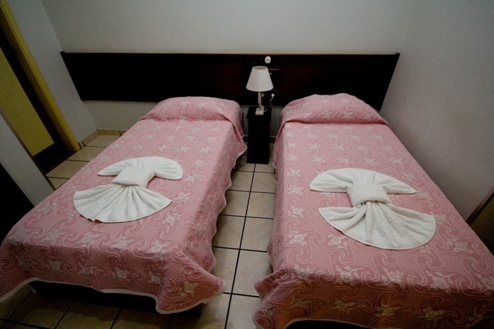 אסיס Alpha Ville Hotel מראה חיצוני תמונה
