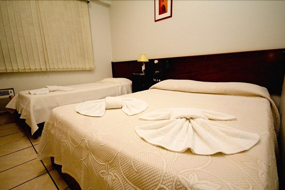 אסיס Alpha Ville Hotel מראה חיצוני תמונה