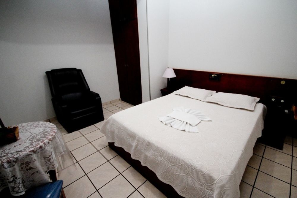 אסיס Alpha Ville Hotel מראה חיצוני תמונה